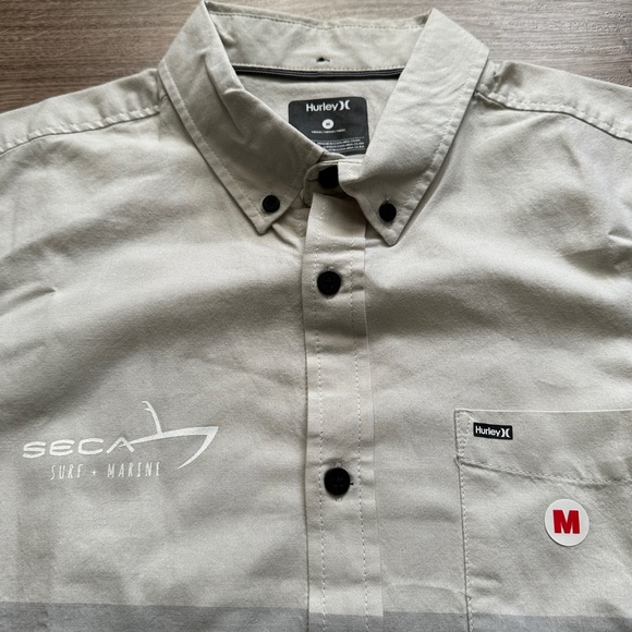 Hurley Button Up Short Sleeve Men’s Medium - Picture 2 of 5
